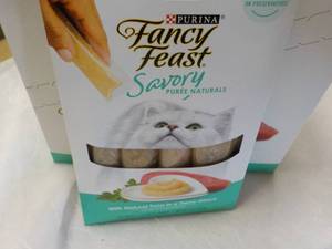 lot 138 image: 30 ct Purina Fancy Feast Savory Cat Treats Natural Tuna in a Demi Glaze best date 082023 Retail $90 total