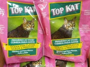 lot 193 image: 10 x 15 oz Bags Top Kat Cat Food...