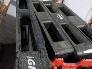 lot 206 image: 4 Plastic Pallets...