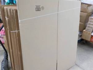 lot 207 image: 14 Oversize boxes 24 x 24 x 30...