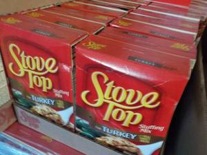 lot 224 image: 12 Pack Stove Top Turkey Stuffing Mix best date 122024