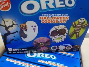 lot 256 image: 6 Oreo Create A Treat Cookie Kits- 8 Cookies per kit best date 01152024