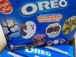 lot 260 image: 6 Oreo Create A Treat Cookie Kits- 8 Cookies per kit best date 01152024