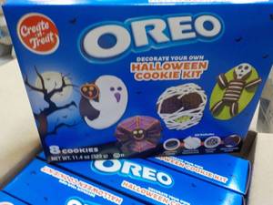 lot 262 image: 6 Oreo Create A Treat Cookie Kits- 8 Cookies per kit best date 01152024
