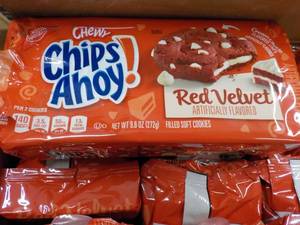 lot 267 image: 12 x 9.6 oz Trays Nabisco Chips A Hoy Red Velvet Filled Chewy Cookies best date 112023