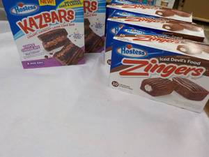 lot 286 image: 5 boxes Hostess Zingers and Kazbars...