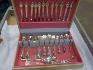 lot 301 image: Original Rogers Silverplate 12 pc Silverware Set in a Chest