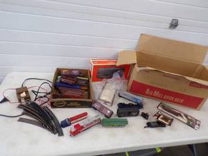 HO Scale Train Cars Tracks and Transformer