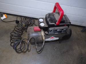 Brings n Stratton Air Compressor
