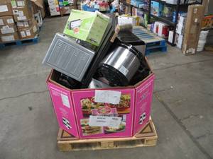 lot 121 image: Pallet of Store Overstock Store and Ecommerce Product and Returns