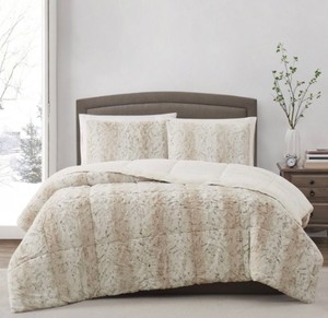 lot 232 image: NEW Christian Siriano New York 3 Piece Faux Fur Snow Leopard Comforter Set - King Size - Tan