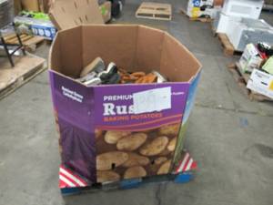lot 139 image: Pallet of Store Overstock Store and Ecommerce Product and Returns - Shoes