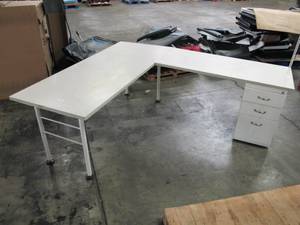 lot 145 image: 3 Drawer L Shaped Office Desk - White