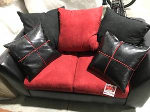 LOVE SEAT COUCH