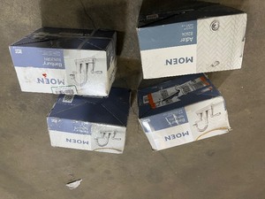 lot 2 image: Moen faucets &nbspCustomer Returns See Pictures
