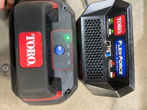 lot 6 image: Toro 60v blower &nbspCustomer Returns See Pictures