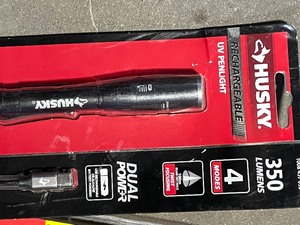 lot 32 image: Lot of flashlights Customer Returns See Pictures