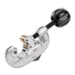 lot 51 image: Rigid 316 in. to 1-18 in. Model 15 Screw Feed Copper Pipe & Aluminum Tubing Cutter w Fold Away Reamer