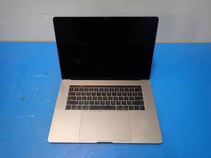 Apple&nbspMacBook Pro 13,3 A1707 &nbspINTEL(R) CORE(TM) I7-7700HQ CPU  2.80GHZ  16GB DDR4 SDRAM  251GB SSD  15 screen with 3360 x 2100 Resolution  slight keymarks on screen  Includes IOS and Charger