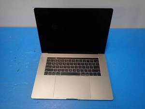 Apple&nbspMacBook Pro 13,3 A1707 &nbspINTEL(R) CORE(TM) I7-7700HQ CPU  2.80GHZ  16GB LPDDR3 SDRAM  251GB SSD  15 screen with 2880 x 1800 Resolution  Includes IOS and Charger