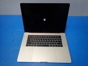 Apple&nbspMacBookPro15,1 A1990 MV902LLA &nbspINTEL(R) CORE(TM) I7-9750H CPU  2.60GHZ  16GB RAM  251GB SSD  15 screen with 3360 x 2100 Resolution  Includes IOS and Charger &nbspMinor keymarks on screen