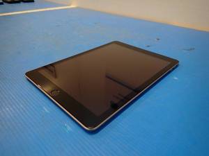 Apple&nbspiPad 5th Gen A1823  32GB of storage  Cellular Carrier Unlocked  Includes Charging Cable