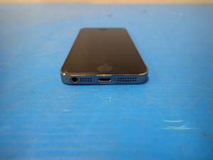 Apple&nbspiPhone 5s A1533  32GB of storage  Cellular Carrier Unlocked  Includes Charging Cable