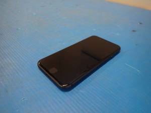 Apple&nbspiphone 8 A1863  64GB of storage  Cellular Carrier Unlocked  Includes Charging Cable &nbspLight scratches on screen