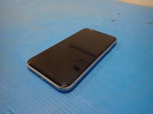 Apple&nbspIphone Xr A1984  128GB of storage  Verizon Carrier Locked  Includes Charging Cable &nbspScratches on glass screen protector