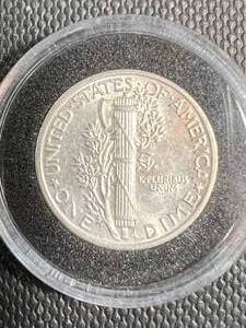 1943 US MERCURY DIME IN AIRTITE