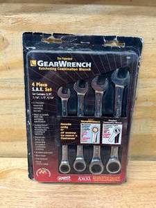 lot 15 image: GEARWRENCH 4 Piece Ratcheting Combination S.A.E Wrench Set