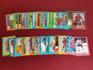 lot 165 image: (50) 1973-74 Topps Hockey Cards