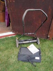lot 93 image: Yard works 20 push reel lawn mower