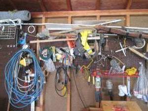 lot 106 image: Content on wall consisting of assorted hand tools, straps, cards and various household supplies