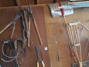 lot 109 image: Wall Content consisting of Vintage loppers, horse shoes, rug beaters and more