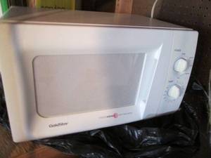 lot 116 image: Gold Star intellowave countertop microwave