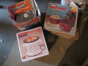 lot 133 image: Collection of assorted Crock pots and slow cookers