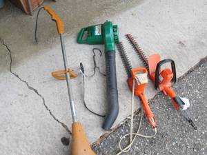 lot 148 image: Collection of Vintage electric yard tools