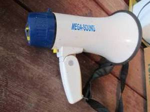 lot 184 image: Battery operated loud speaker-megaphone