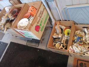 lot 204 image: Massive lot of indoor and outdoor planters and flower pots and yard decor