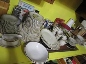 lot 216 image: Large assortment of Crown Manor Spring Daisy Hand painted stoneware and other dishes