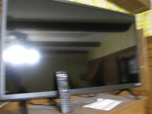 lot 223 image: Vizio 32 flat screen TV