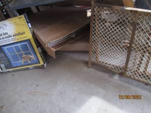 lot 67 image: Set of (2) metal pet crates, (2) barrier gates and (1) metal pet gate
