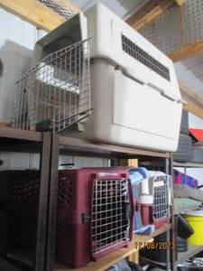 lot 72 image: Large Plastic pet Taxi with (3) small portable pet taxis