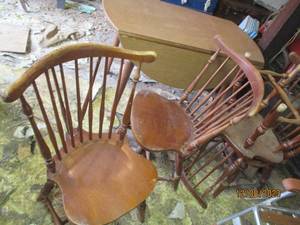 lot 84 image: Drop leaf kitchen table plus set of (4) matching vintage chairs