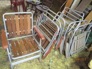 lot 85 image: Collection of portable folding outdoor lawn chairs