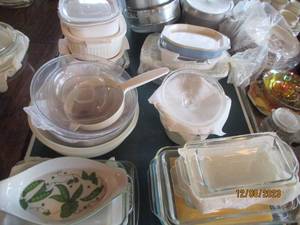 lot 110 image: Large collection of Vintage pyrex bakeware, casserole dishes and mixing bowls