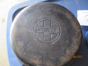 lot 128 image: Cast iron Griswold double skillet bottom pan