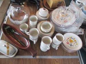 lot 139 image: Spring flower Kanney stoneware plates, bowls, saucers and butter dish, glass cake covers and canoe shaped serving dish