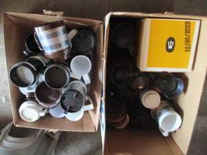 lot 172 image: Large lot of Vintage Thermal insulated drinking mugs, tankards and servers along with misc insulated travel mugs with covers
